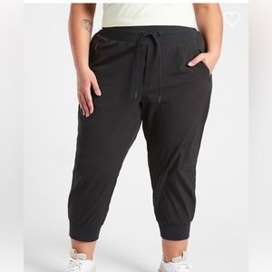 Athleta Trekkie north crop jogger 23”